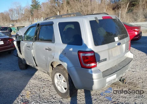2009 Ford Escape Xlt z USA, uszkodzony, nr VIN 1FMCU93GX9KB77344
